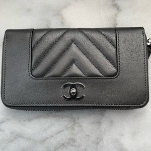 Grey Chanel wallet unused ser. no. 24794003